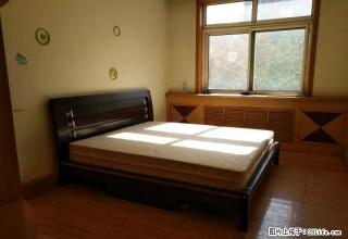 紫荆园，多层三楼，大三室，带基本家具，拎包入住！便宜！ - 淄博28生活网 zb.28life.com